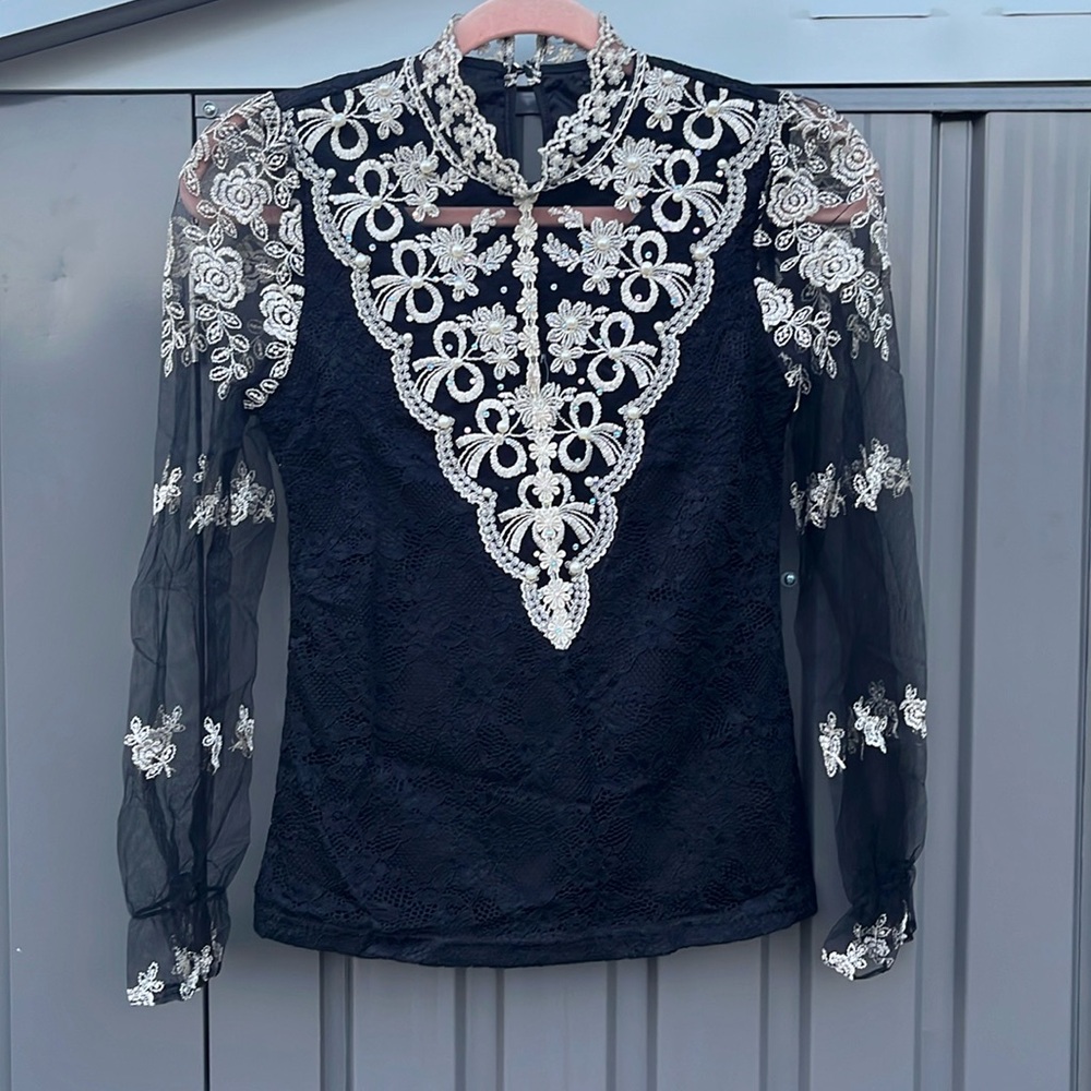 Black lace long sleeves shirt